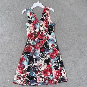Cute floral fancy dress with zipper!